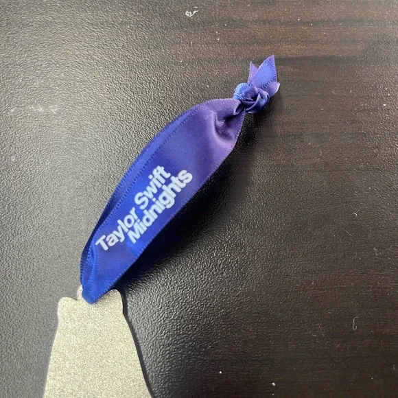 Taylor Swift Purple Ghost #II ornament box NOT included - Picture 6 of 8